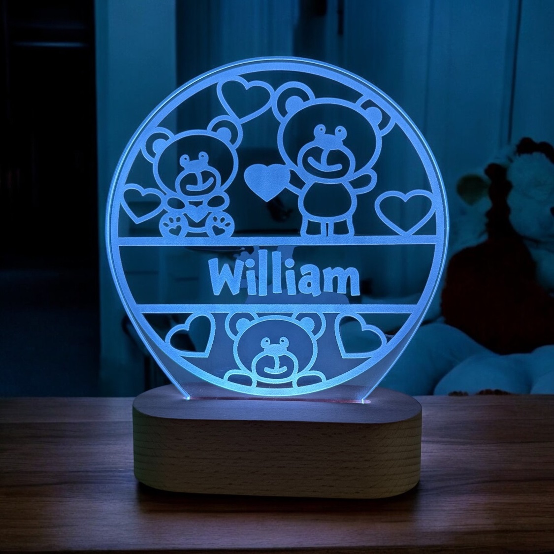 Bamse lampe med hvidt LED lys og personligt navn.