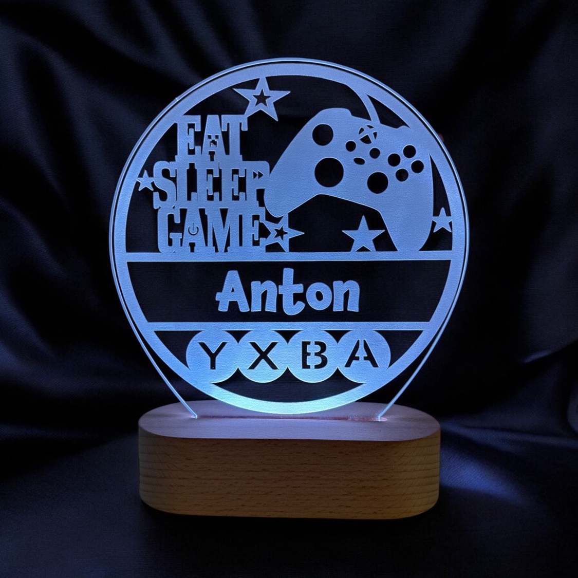 Gamer lampe x-box version med hvid LED lys og personligt navn.