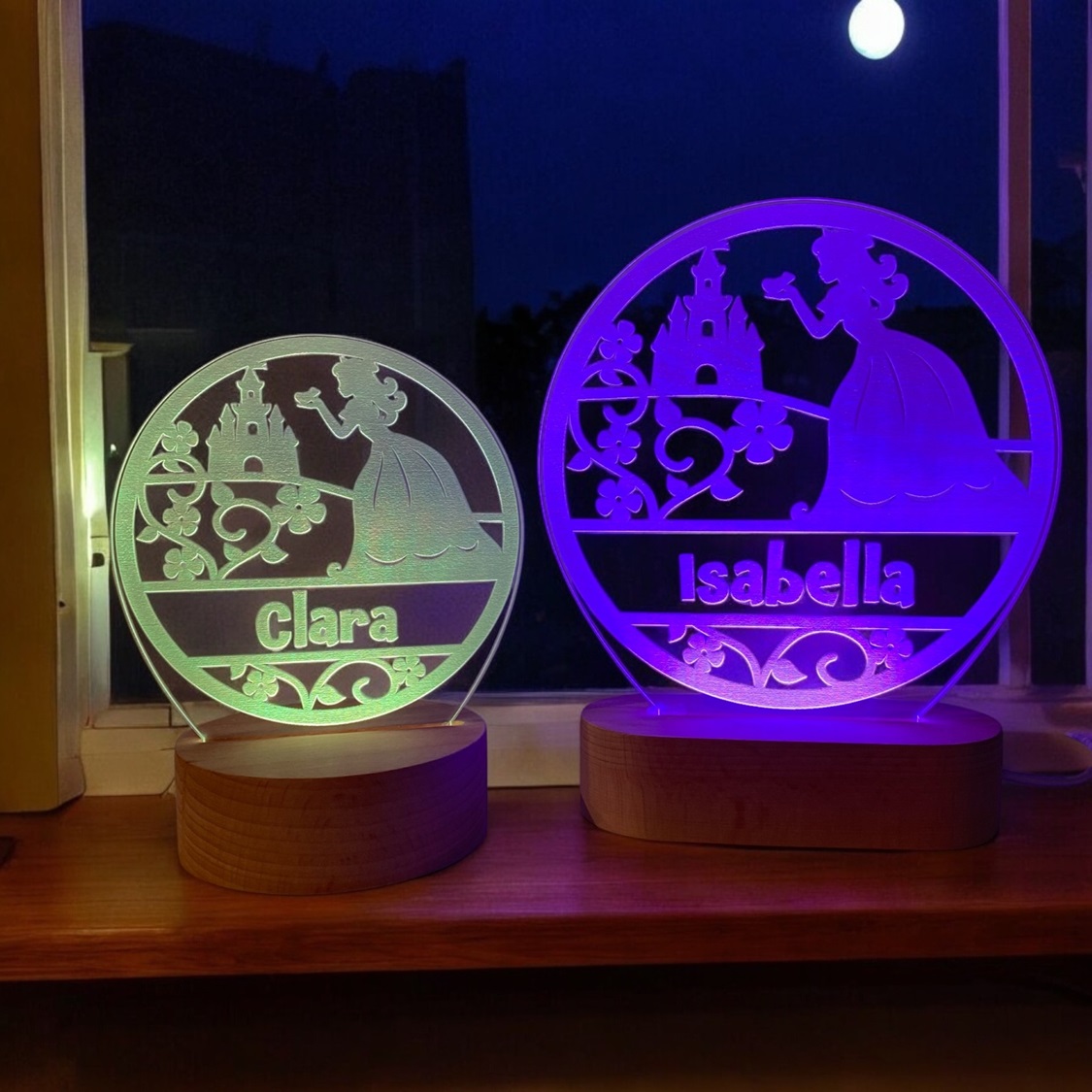 Prinsesse lampe med navn. På træfod og med fjernbetjening.