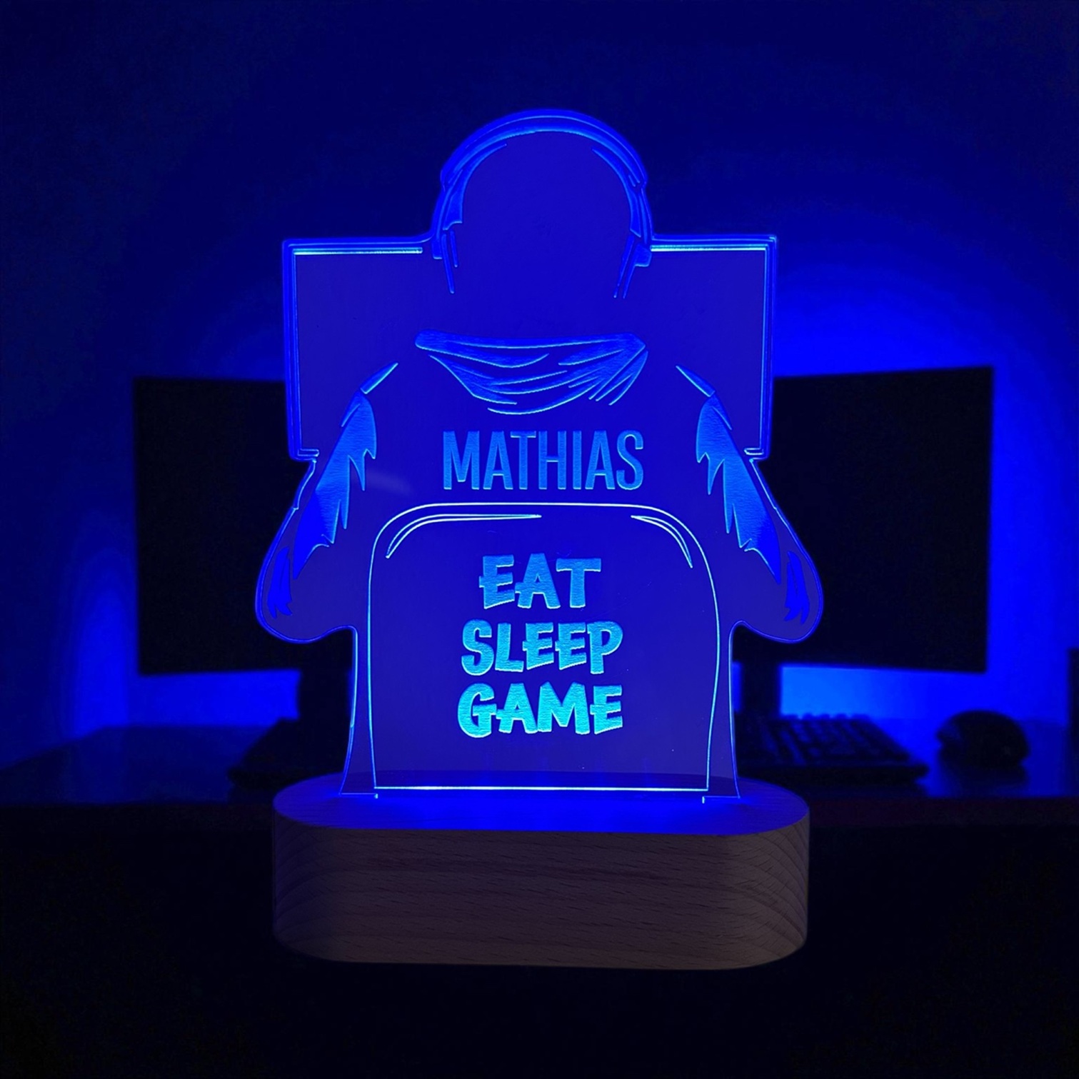 Gamer lampe med træfod i blå.